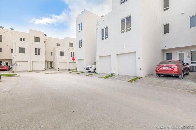 Building Photo - 6415 NW 102nd Path