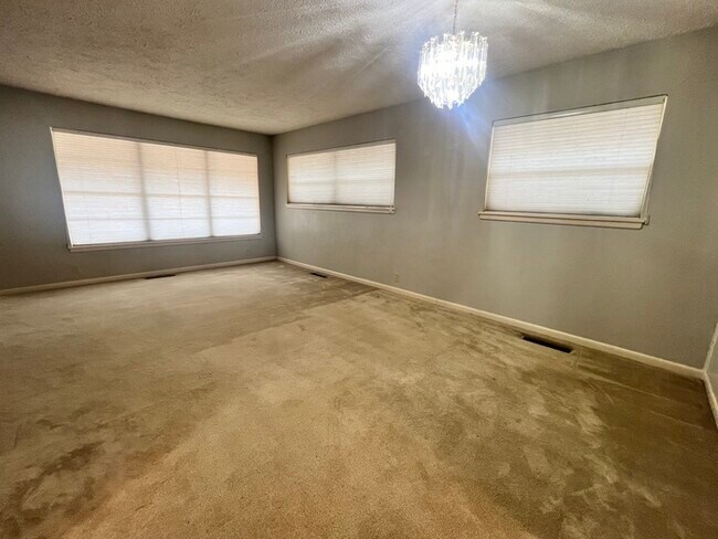 Building Photo - Large Corner Lot