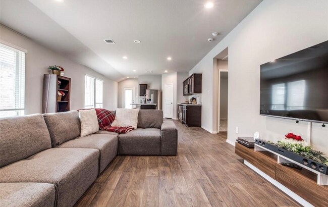Building Photo - 13944 Great Pnes Ct