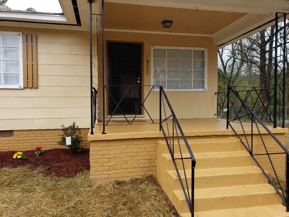 Building Photo - 1735 McGee St