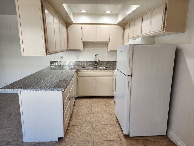 Foto del edificio - 3747 Kelton Ave