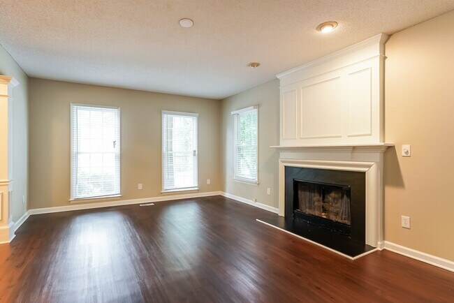 Building Photo - 4936 Bivens Dr