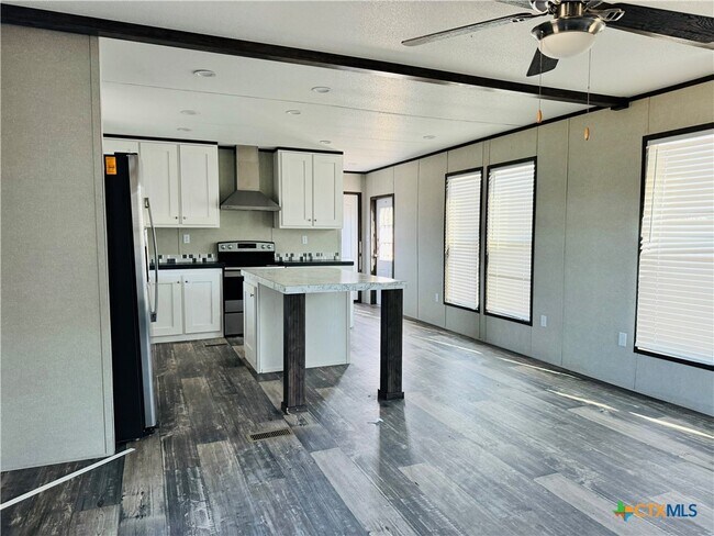 Building Photo - 2995 Barr Ln