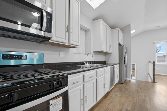 Building Photo - 5314 S Kenneth Ave