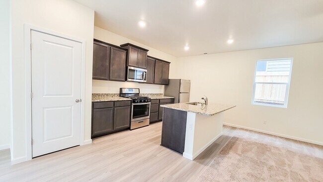Building Photo - 3 Bedrooms + Flex Room House in STANWOOD