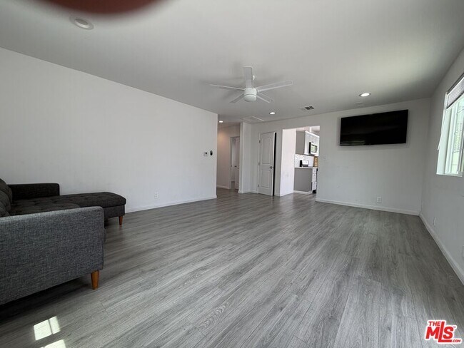 Foto del edificio - 18601 Hiawatha St