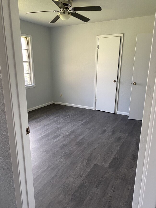 Foto del edificio - 3210 Lawnwood Dr