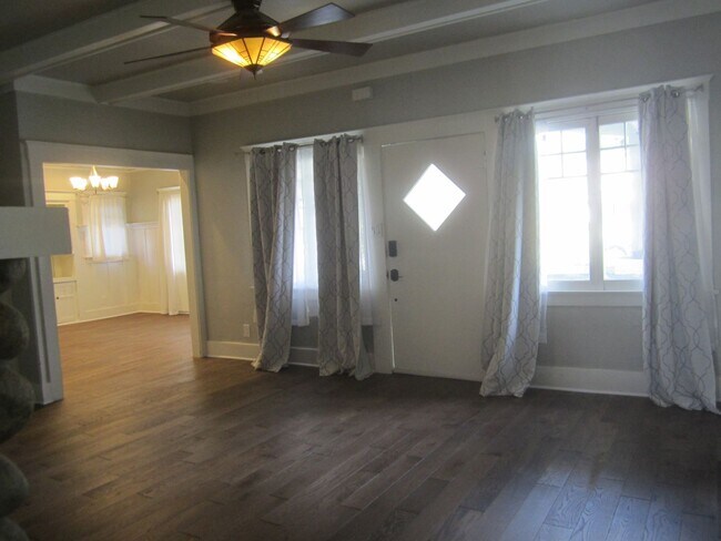 Foto del edificio - Wood Street Charmer