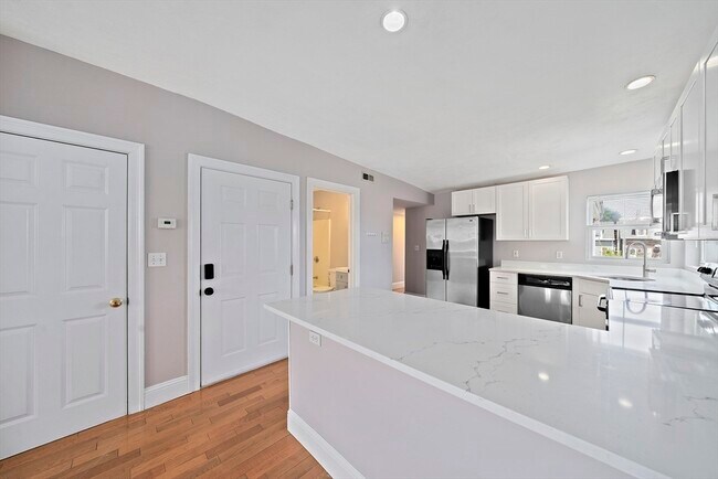 Foto del edificio - 662 E 7th St