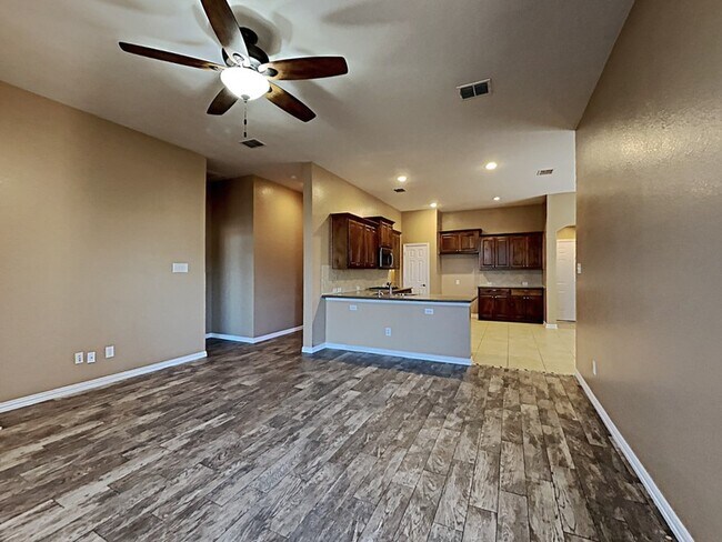 Foto del edificio - 4613 Lance Leaf Dr