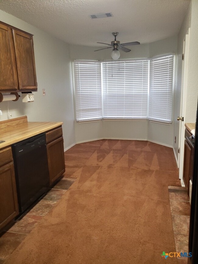 Building Photo - 2102 Cascade Dr