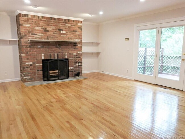 Building Photo - 84 Cos Cob Ave