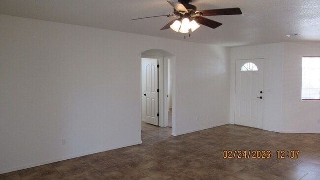 Foto del edificio - 3 Bedroom 2 bathroom 2 car garage