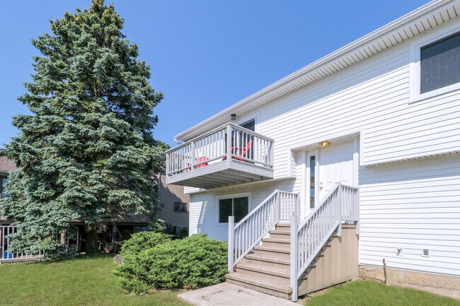 Building Photo - 622 Fairfield Beach Rd