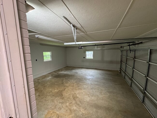 Building Photo - 19 Elk Dr