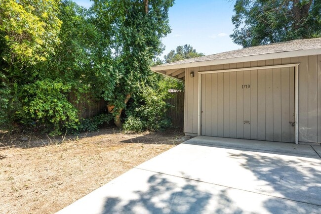 Building Photo - 1708-1710 Alameda Avenue