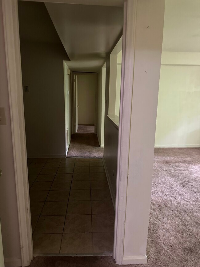 Foto del edificio - 1st Month FREE - Hill Court Apartments