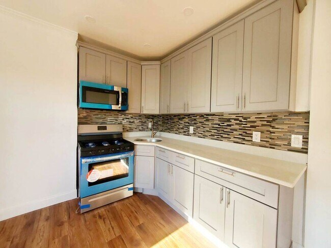 Foto del edificio - 2354 Waterbury Ave