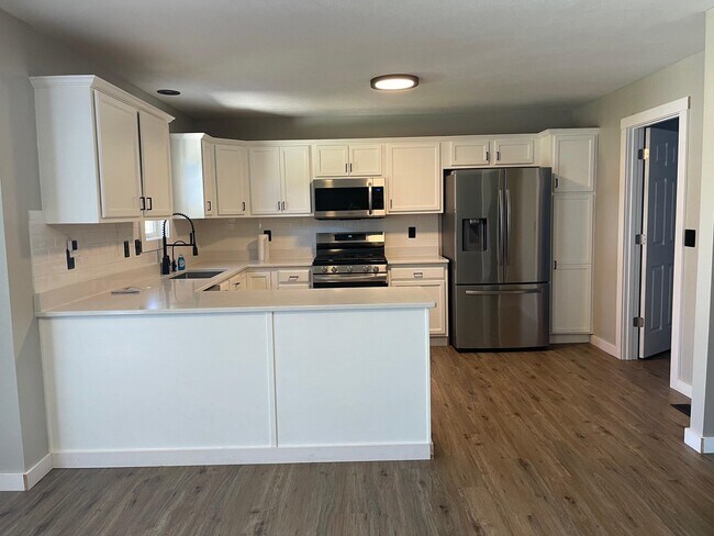 Building Photo - 440 Sherman Ln