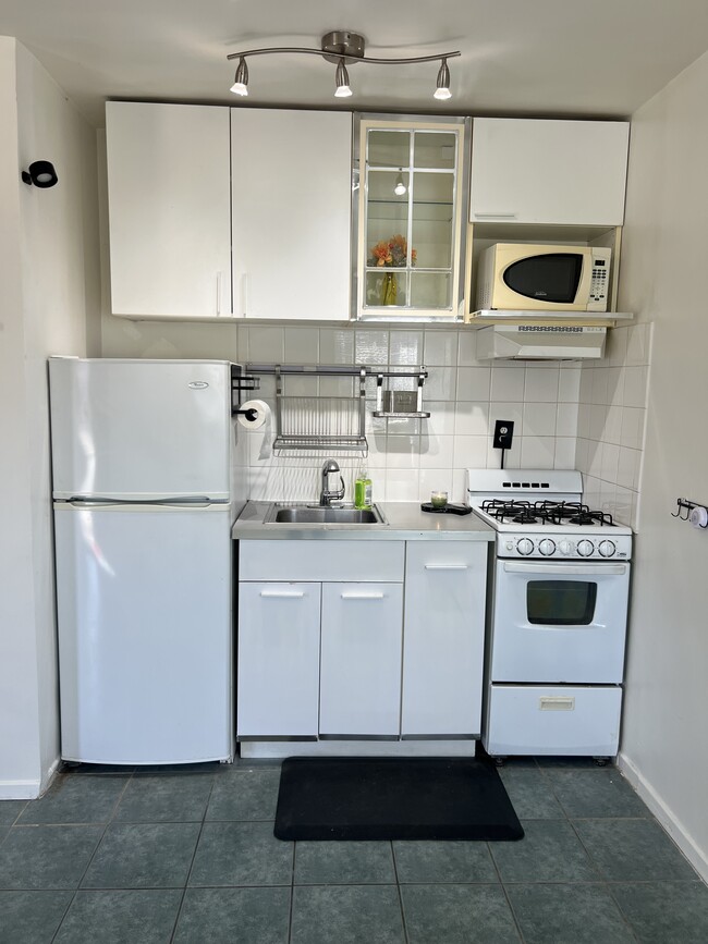 Building Photo - 11881 Jefferson Blvd