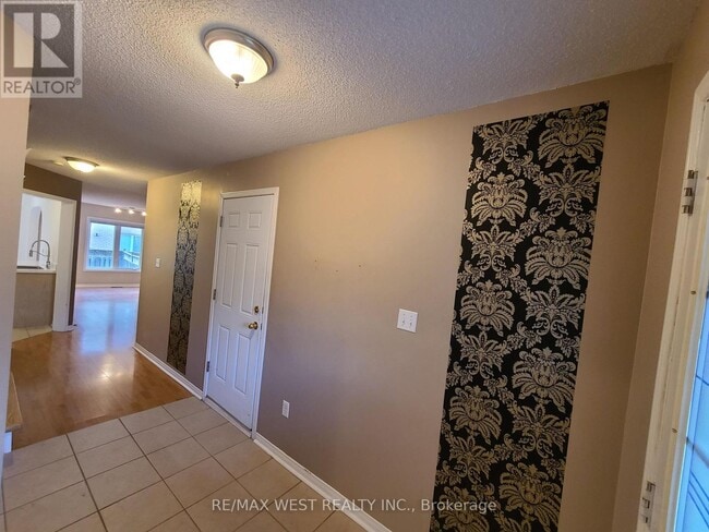 Building Photo - 228 Coleridge Dr