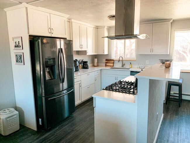 Foto del edificio - 4743 Everett Ct