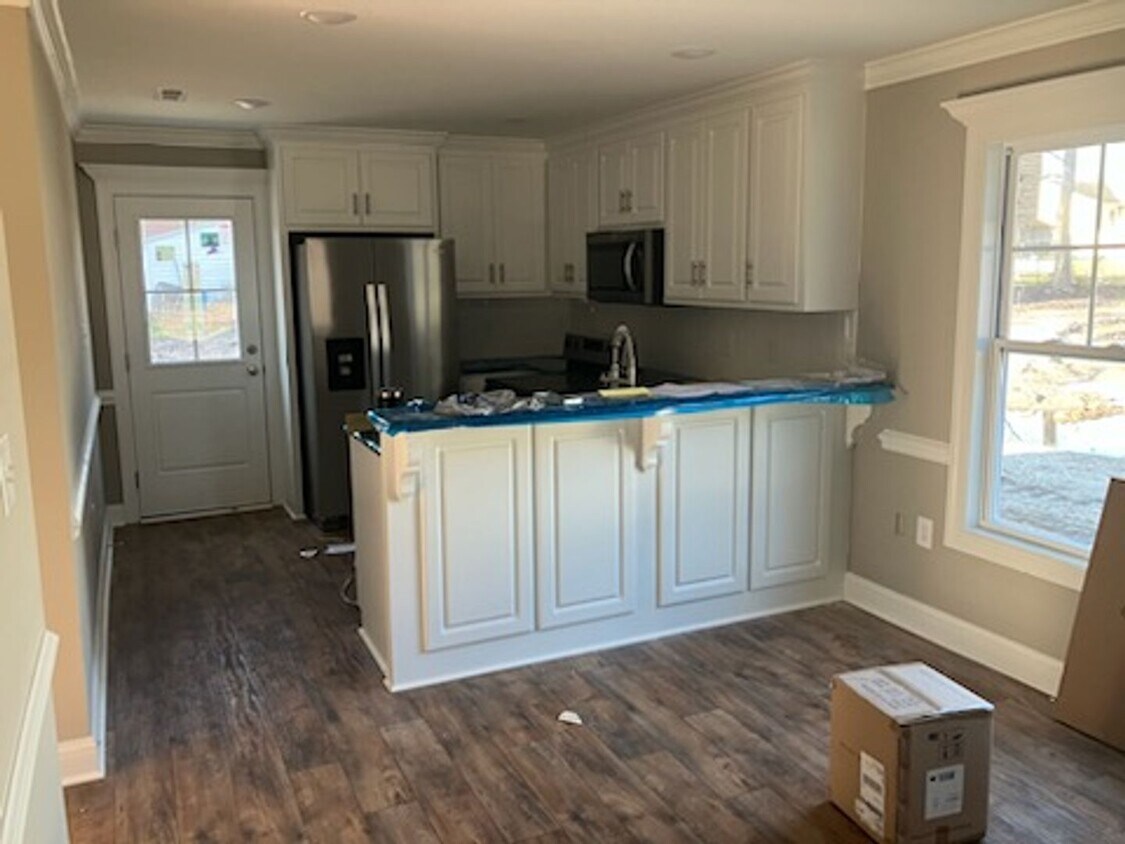 Foto principal - 5240 Castlewood Dr