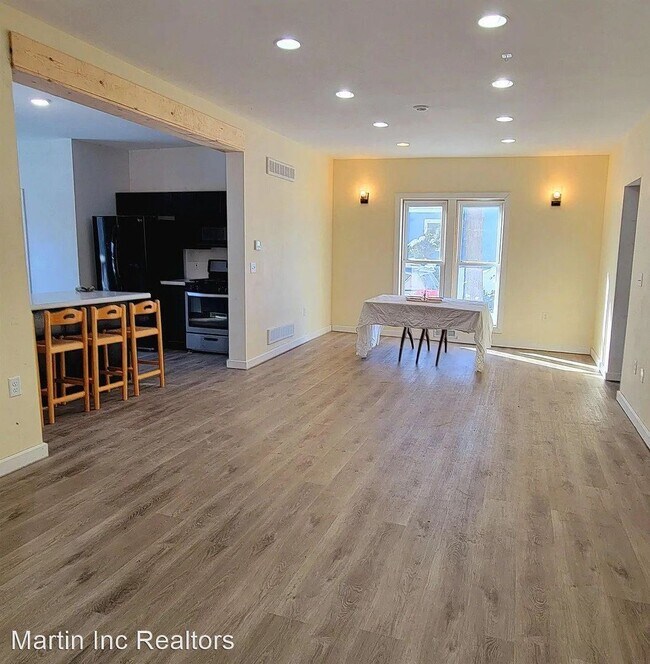 Building Photo - 5 br, 1.5 bath House - 1126 W 1st St