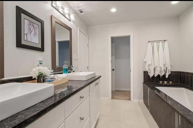 Foto del edificio - 2304 Wood Cliff Ct