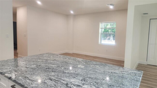 Building Photo - 2115 5TH STREET UNIT Front