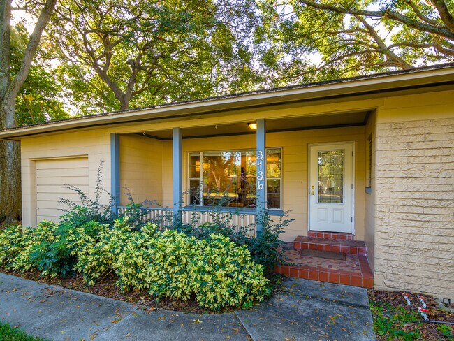 Foto del edificio - 3136 W EUCLID AVE N