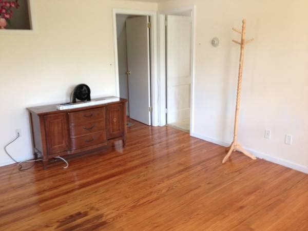 Building Photo - 20 Cedar St