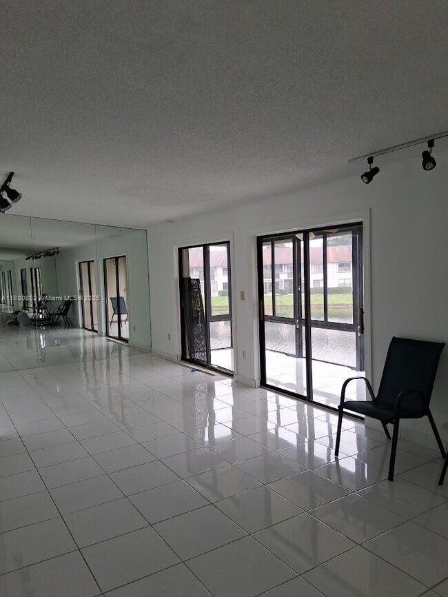Foto del edificio - 9626 W McNab Rd