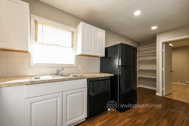 Building Photo - 1222 McDonald Dr