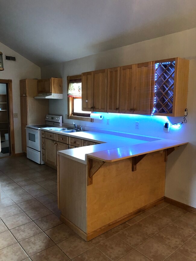 Building Photo - 500 Main St