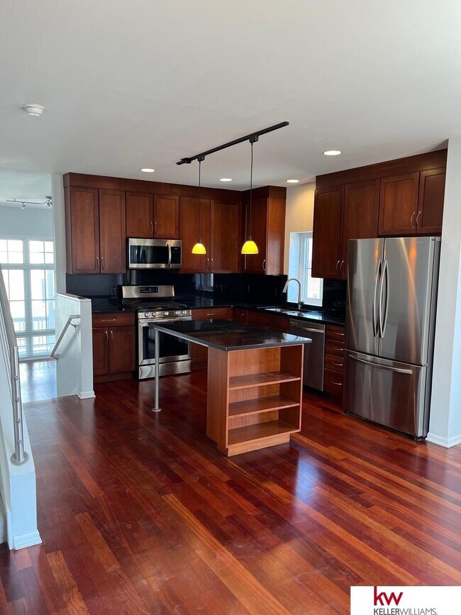 Building Photo - 701 Caniglia Plz