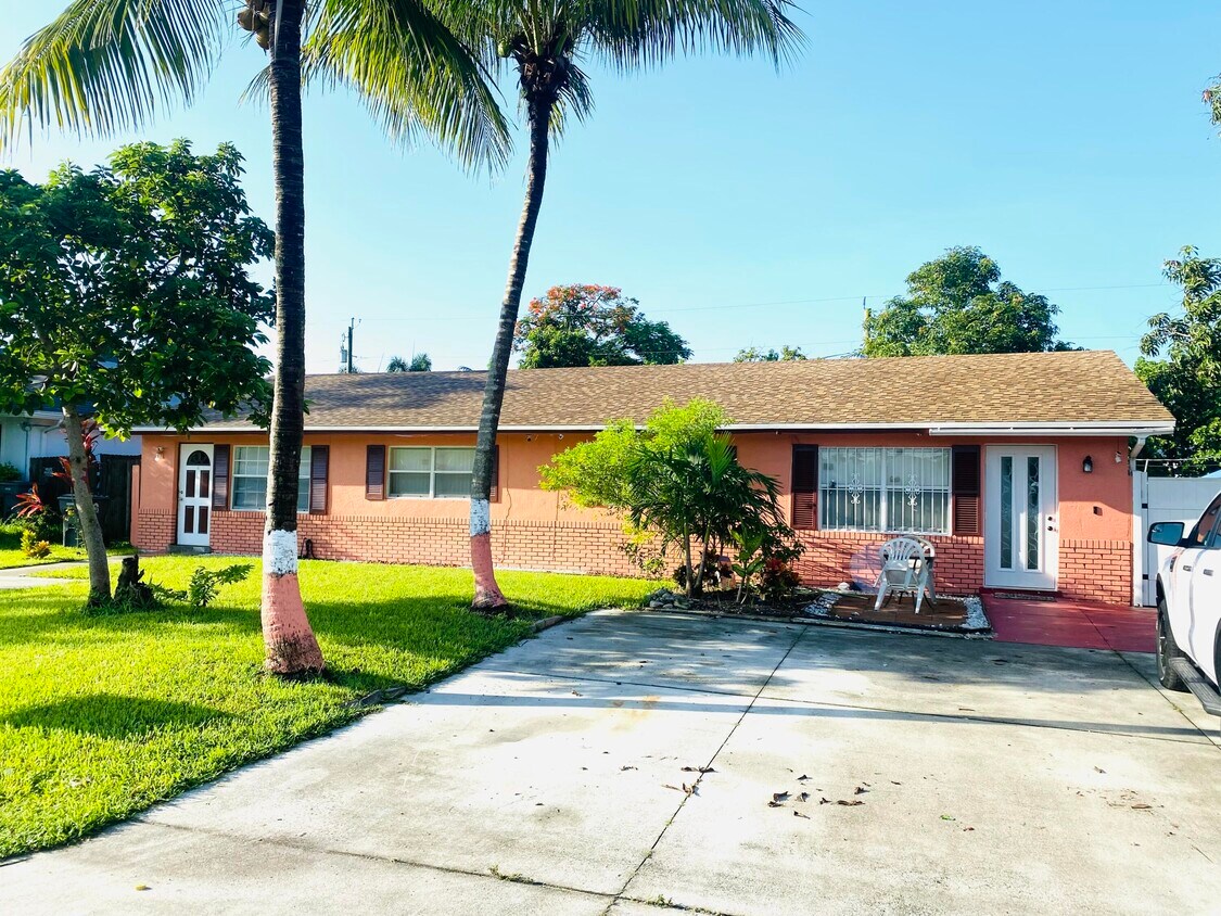 Primary Photo - 5850 Orange Rd
