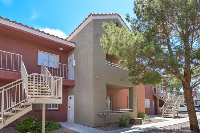 Building Photo - NE Near Nellis! Gated! Community Pool, Spa...