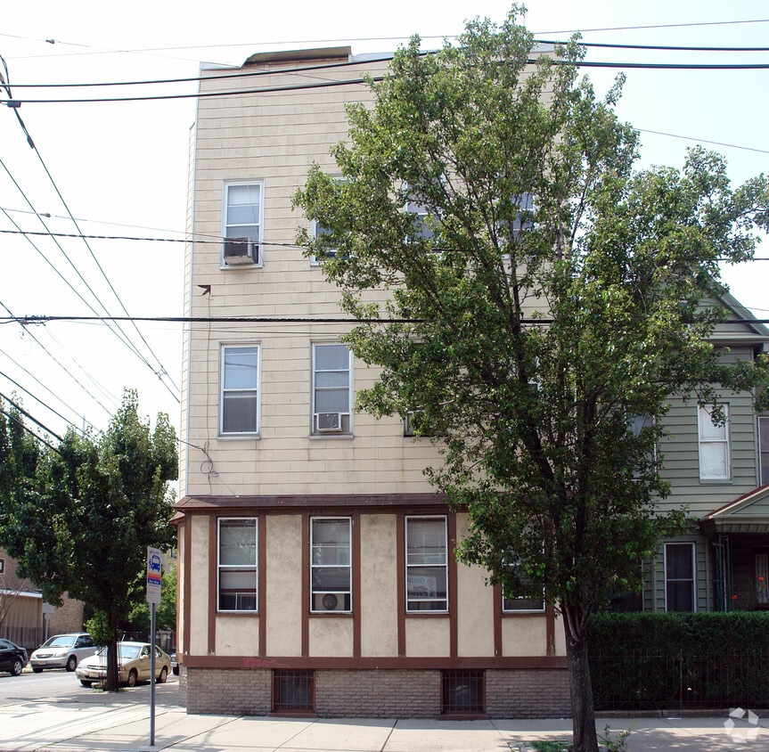 Building Photo - 150 North St