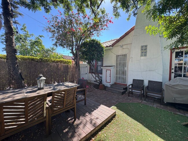 Foto del edificio - Spanish Style Architectural Gem in the Heart of Altadena - Available Early June