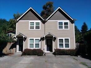 Building Photo - 617 NW 9th Ave
