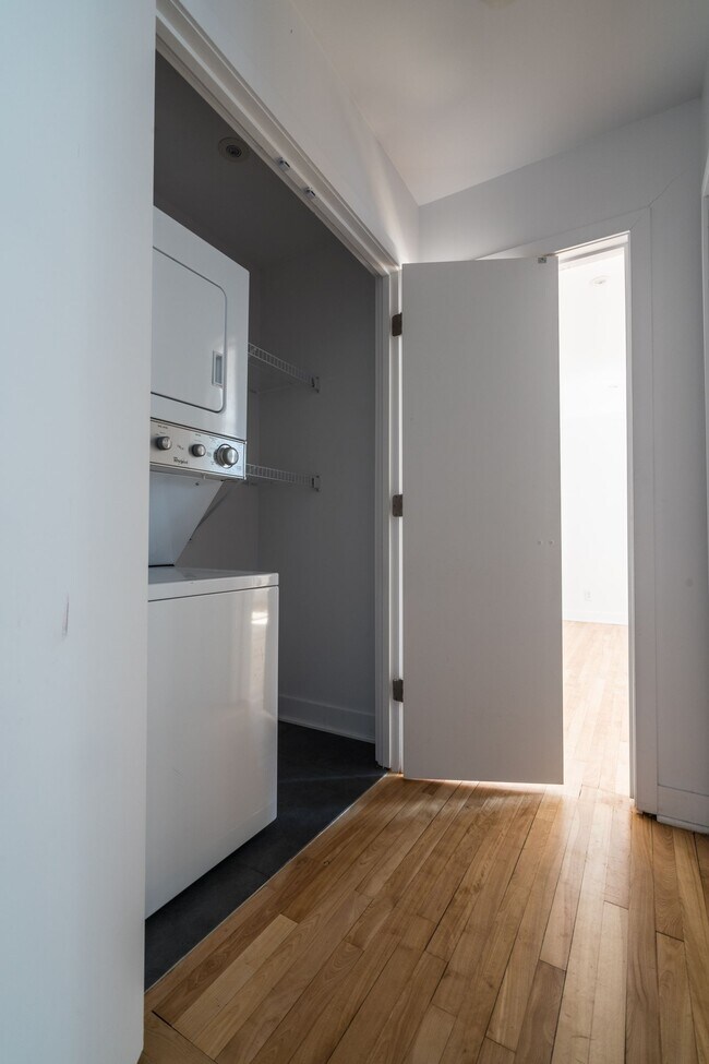 Photo du bâtiment - 2105 Rue Chomedey