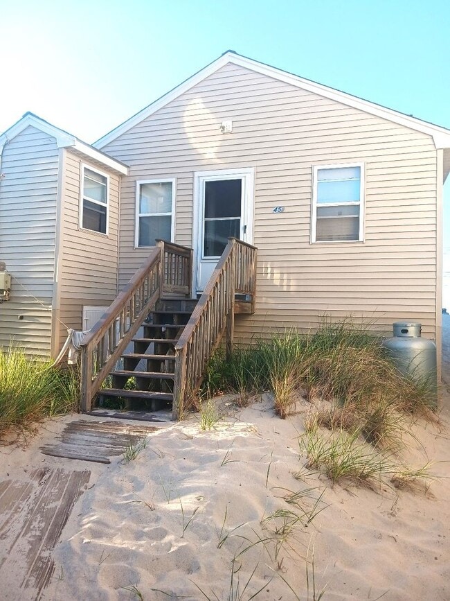 Building Photo - Plymouth/Whitehorse Beach, Fully Furnished...