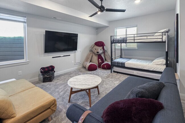 Foto del edificio - 6521 Silver Creek Dr