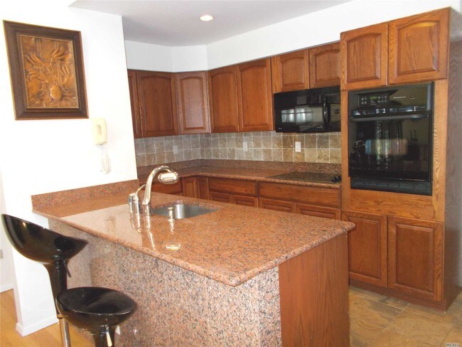 Building Photo - 3 Midhampton Ct