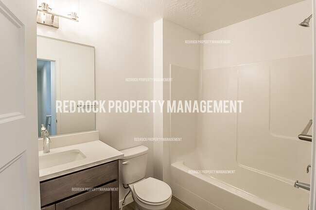 Foto del edificio - 1030 N Davis Ln