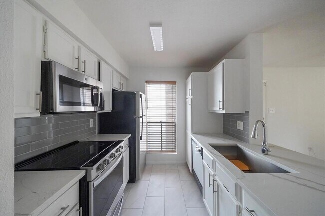 Foto del edificio - 3900 Woodchase Dr