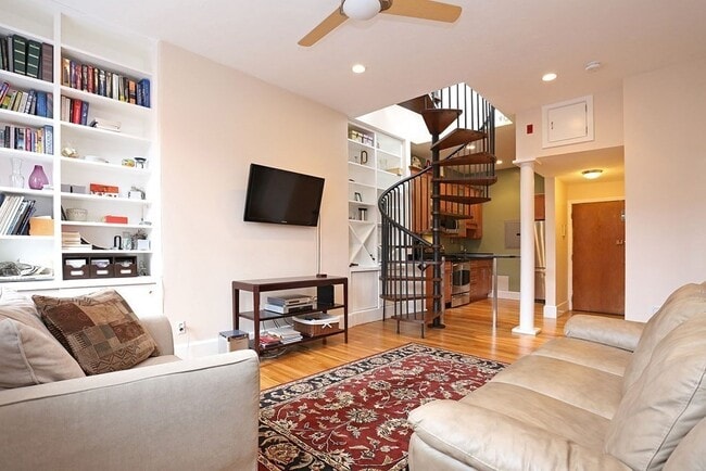 Building Photo - 281 Beacon St