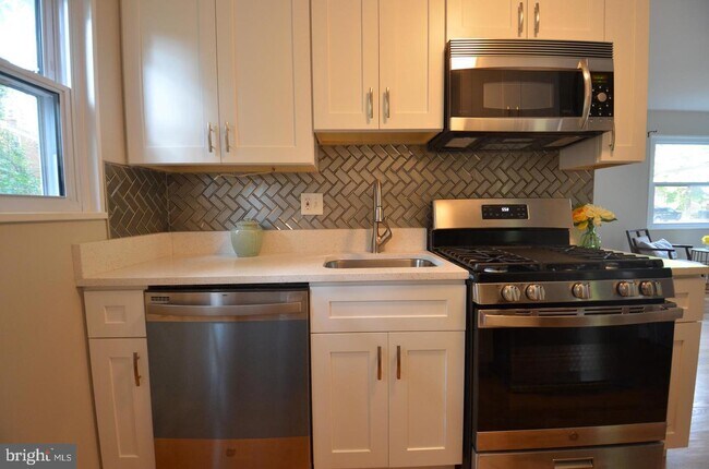 Building Photo - 39 S Gordon St