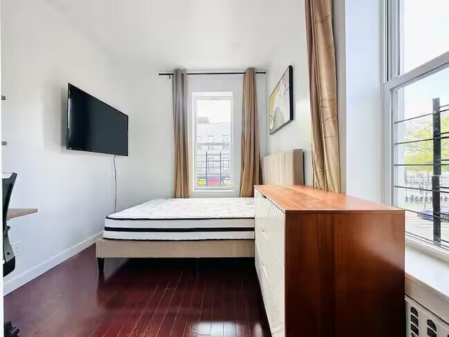 Building Photo - Crown Heights Room, HDTV, 24 min to Manhattan #537